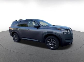 Used 2025 Nissan Pathfinder SV FWD video 2