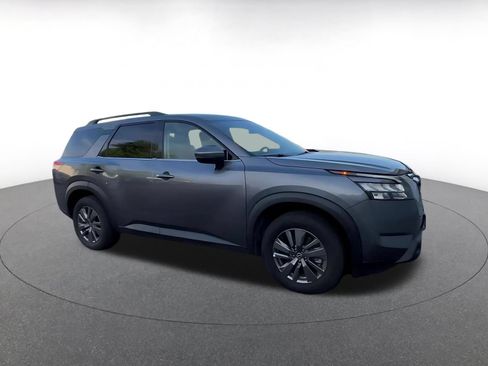 Used 2025 Nissan Pathfinder SV FWD image 2