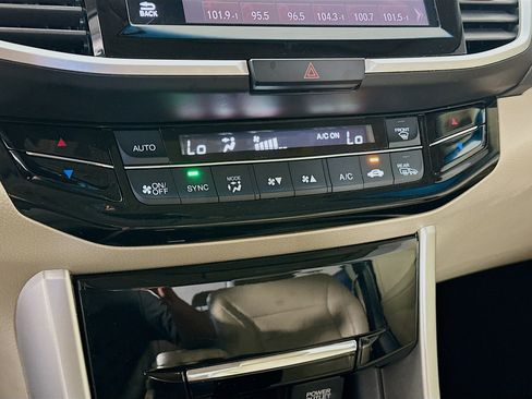 Used 2017 Honda Accord EX-L image 22
