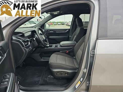 Used 2025 GMC Acadia Elevation FWD image 19