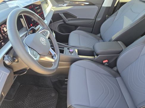 New 2026 Volkswagen Tiguan SE image 10