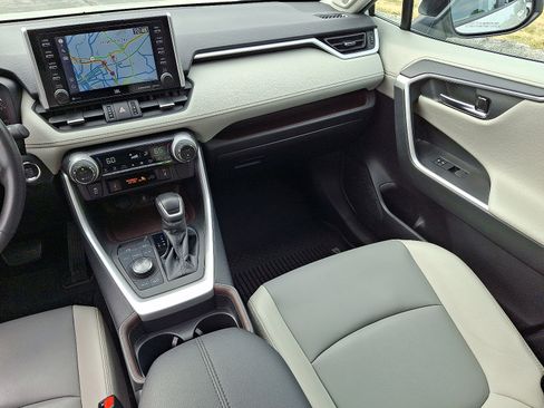 Used 2021 Toyota RAV4 Limited image 16