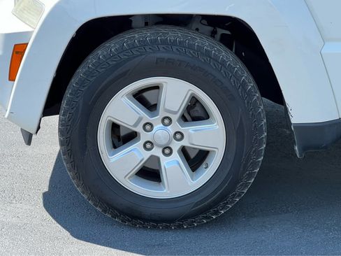 Used 2010 Jeep Liberty Sport AWD/4WD image 13