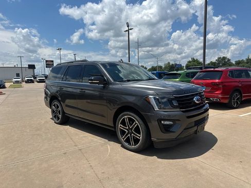 Used 2021 Ford Expedition Limited RWD image 3