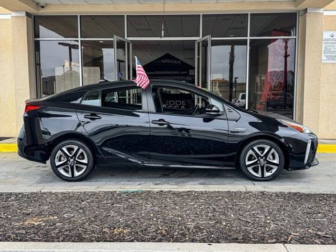 Used 2022 Toyota Prius XLE image 3