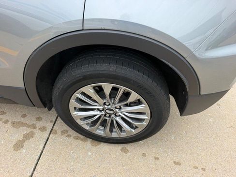 Used 2024 Cadillac XT4 Premium Luxury AWD/4WD image 6