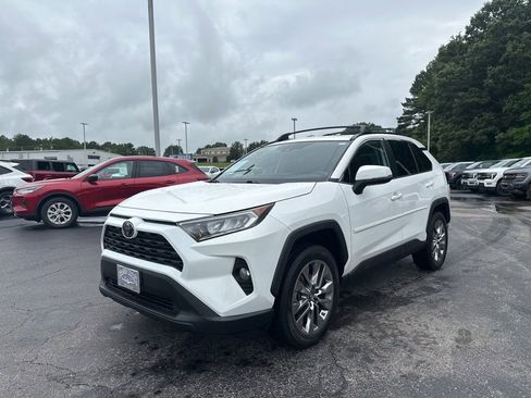 Used 2019 Toyota RAV4 XLE Premium AWD/4WD image 7