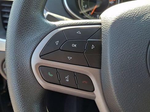 Used 2020 Jeep Cherokee Latitude AWD/4WD image 16