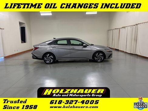 Used 2025 Hyundai Elantra SEL FWD image 1