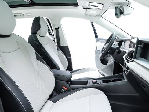 New 2026 Volkswagen Tiguan SE FWD image 75