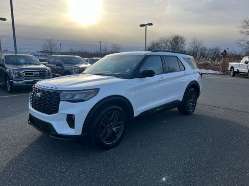 Certified 2025 Ford Explorer ST-Line w/ ST-Line Street Pack image 3