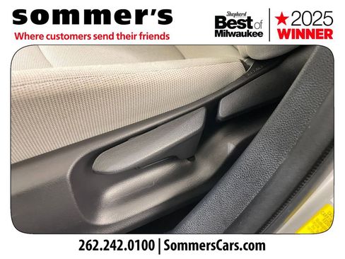 Used 2020 Toyota Corolla LE image 10