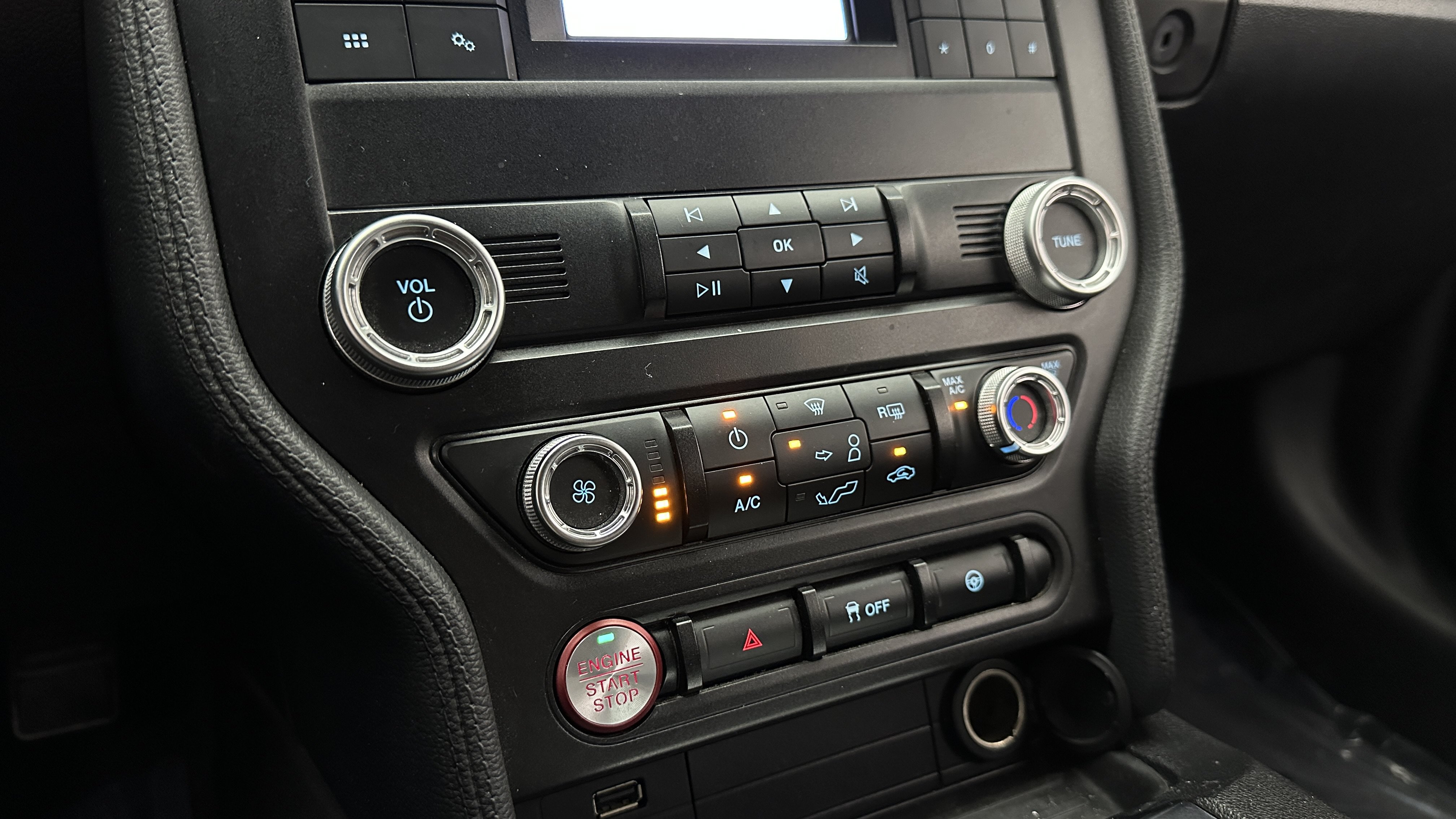 Used 2020 Ford Mustang Coupe RWD image 19