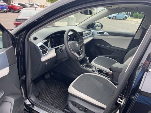 New 2025 Volkswagen Taos SE image 9