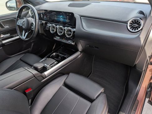 Used 2023 Mercedes-Benz GLA 250 w/ Premium Package image 29