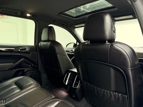 Used 2018 Porsche Cayenne Platinum Edition image 15