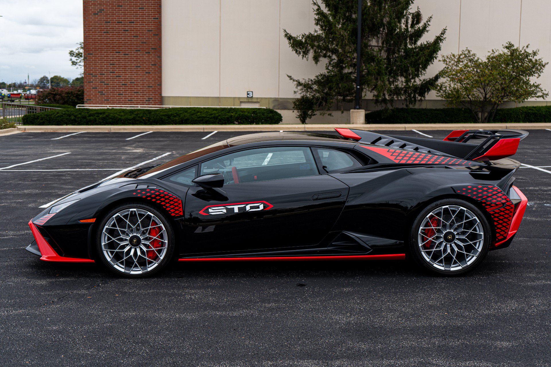 Used 2023 Lamborghini Huracan STO RWD image 8