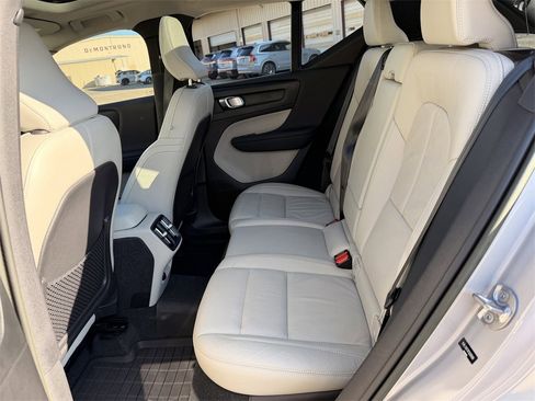 Used 2023 Volvo XC40 B5 Ultimate w/ Protection Package Premier image 25