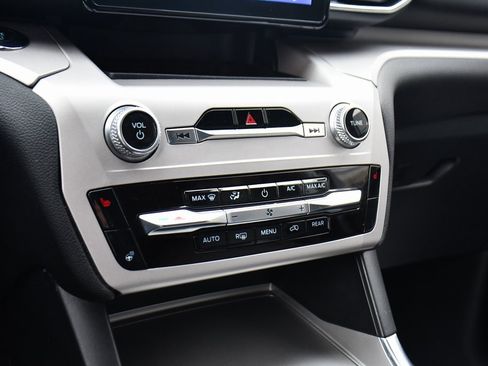 Used 2023 Ford Explorer XLT w/ Equipment Group 202A image 31