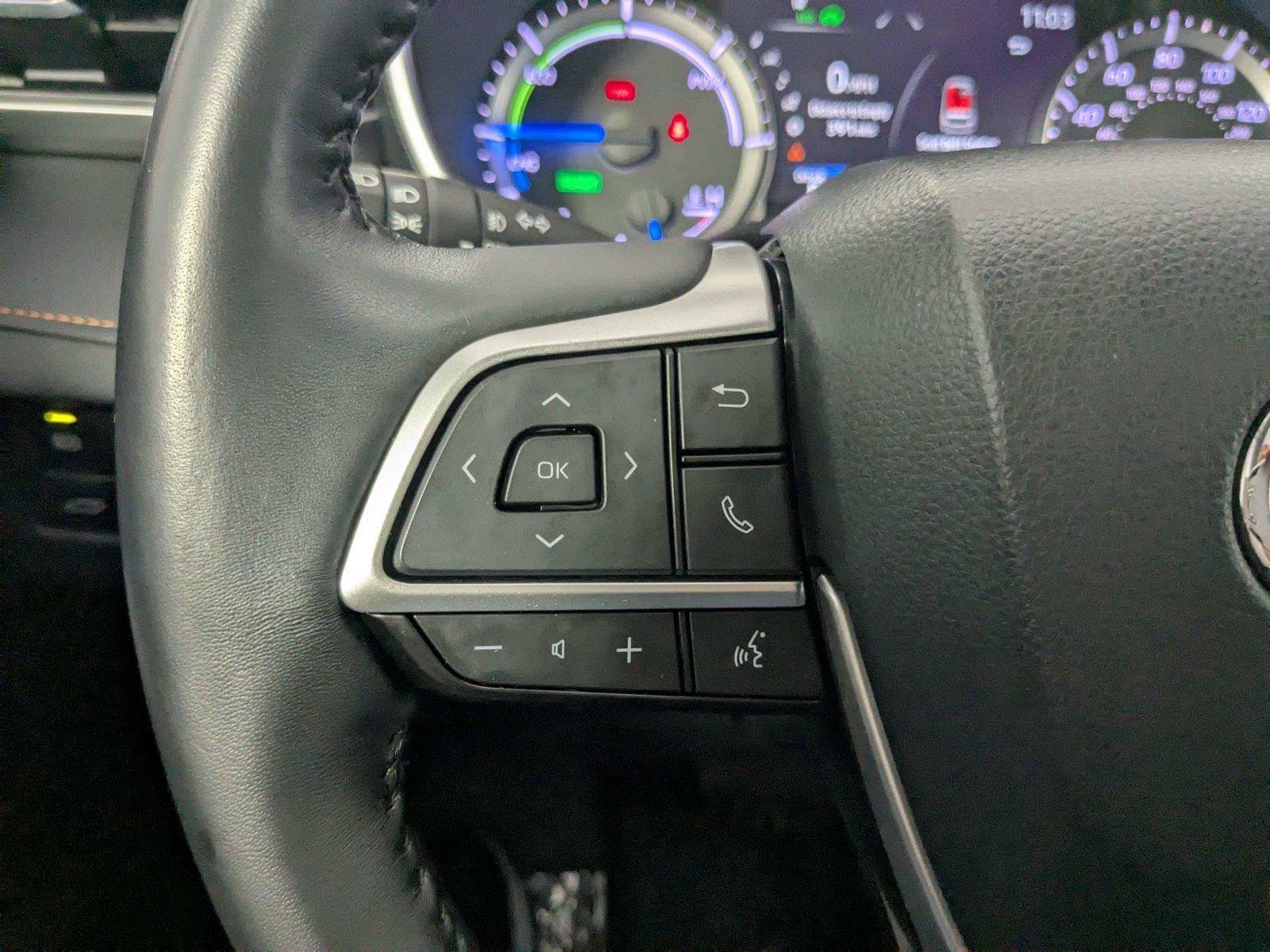 Used 2023 Toyota Highlander Bronze Edition FWD image 18