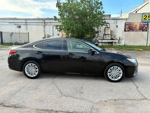 Used 2015 Lexus ES 350 w/ Premium Package FWD image 2