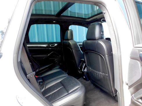 Used 2014 Porsche Cayenne GTS image 18