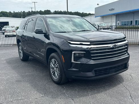 Used 2024 Chevrolet Traverse LT w/ Enhanced Driving Package FWD image 4