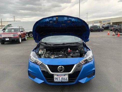 Used 2022 Nissan Versa SV image 11