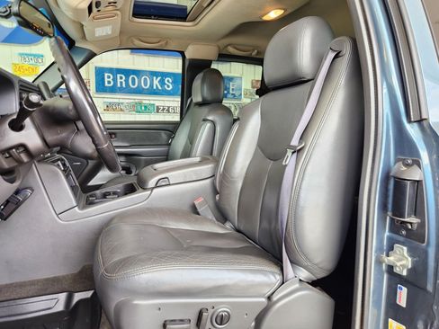 Used 2006 GMC Sierra 1500 SLT w/ Vortecmax Performance Pack AWD/4WD image 4