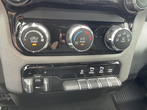 Used 2025 RAM 1500 Warlock AWD/4WD image 37