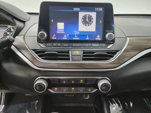 Used 2024 Nissan Altima 2.5 SV FWD image 18