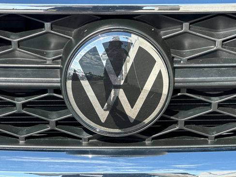 Used 2022 Volkswagen Taos SE FWD image 38