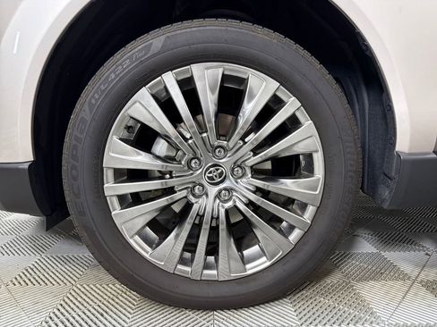 Used 2024 Toyota Venza Limited AWD/4WD image 21