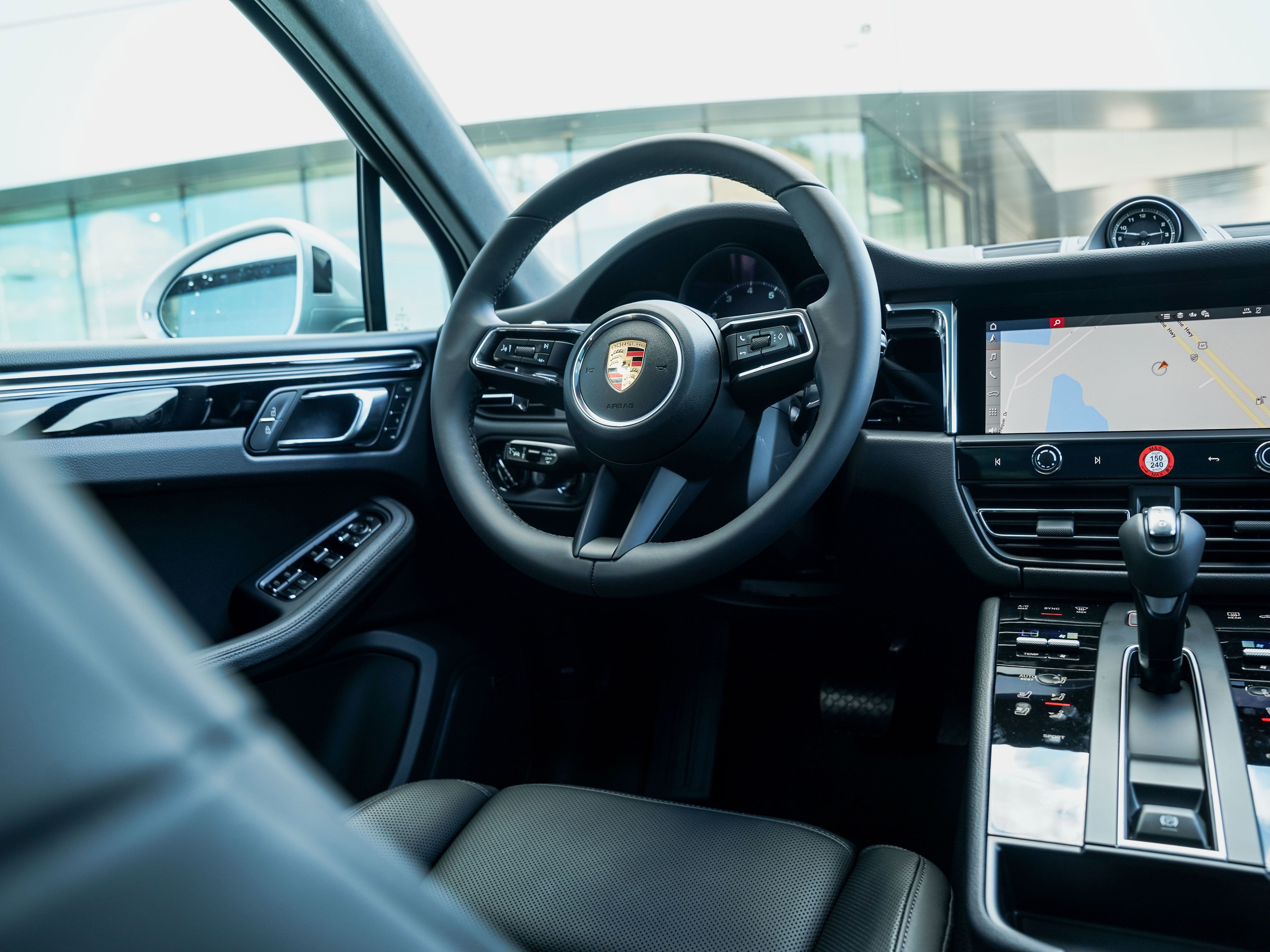 Certified 2026 Porsche Macan AWD/4WD image 25