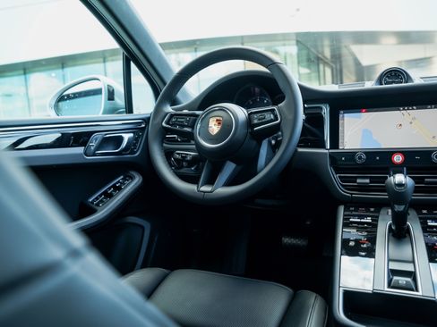New 2026 Porsche Macan image 25