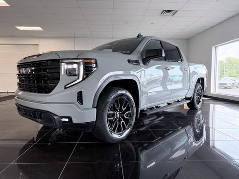 Used 2024 GMC Sierra 1500 Elevation AWD/4WD image 3