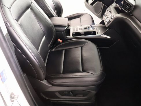 Used 2023 Ford Explorer XLT w/ Equipment Group 202A image 14