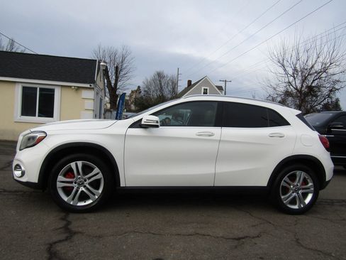 Used 2020 Mercedes-Benz GLA 250 4MATIC w/ Premium Package image 4