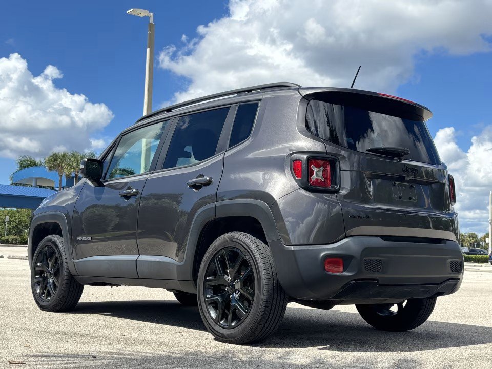 Used 2017 Jeep Renegade Altitude AWD/4WD image 6