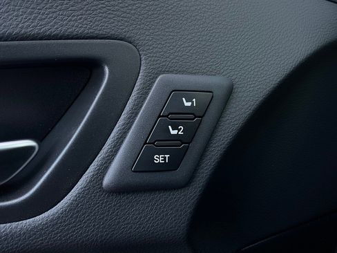 Used 2025 Toyota Sienna Platinum image 28