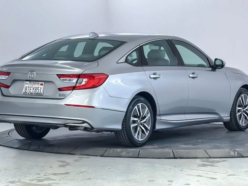Used 2020 Honda Accord Touring image 2