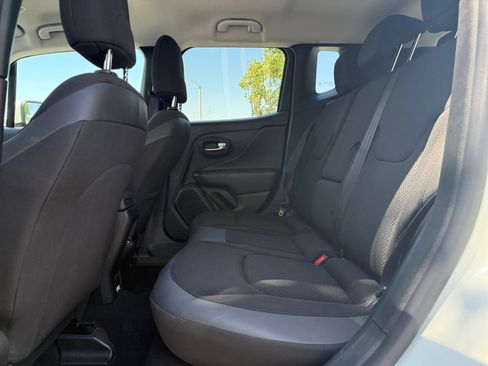 Used 2019 Jeep Renegade Altitude w/ Quick Order Package 2XM image 17