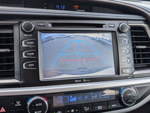 Used 2014 Toyota Highlander XLE image 19