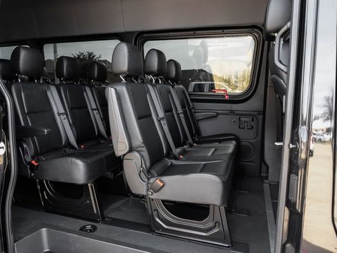 Used 2025 Mercedes-Benz Sprinter 2500 w/ Dashboard Charging Package image 36