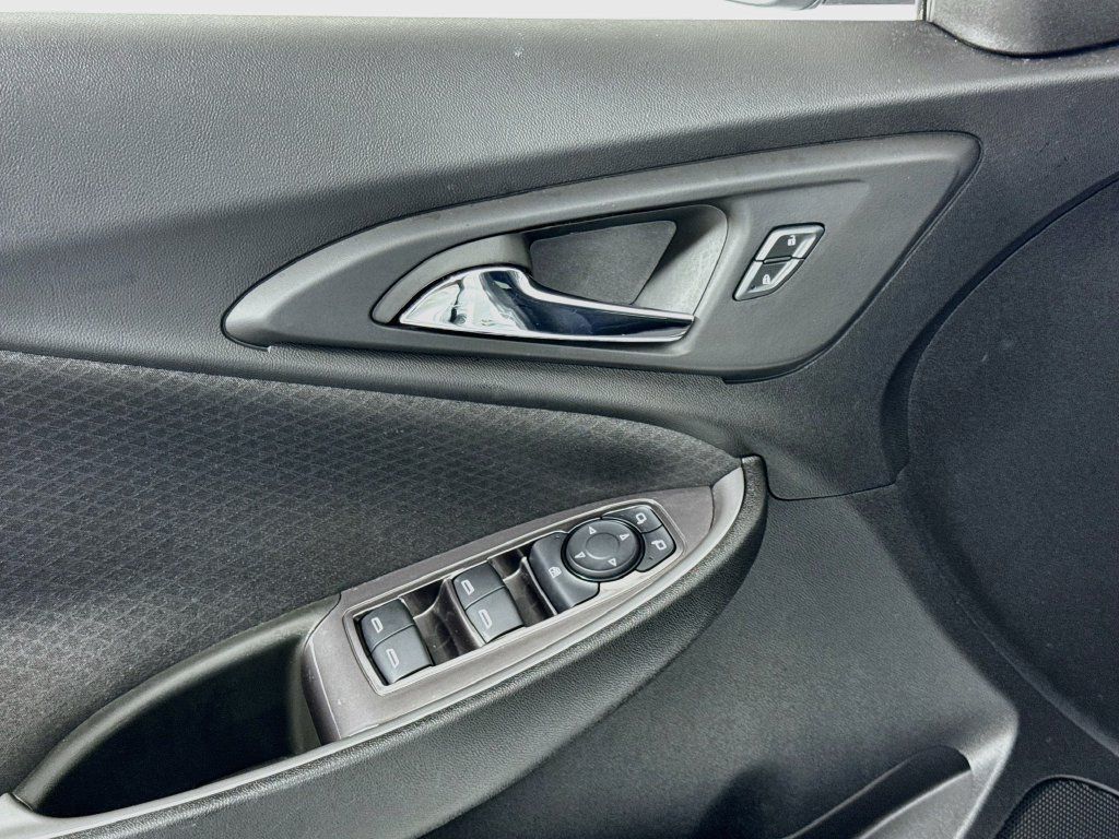 Used 2022 Chevrolet Malibu RS FWD image 14