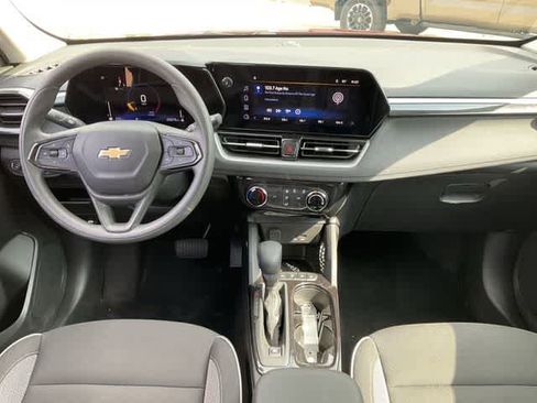 Used 2025 Chevrolet TrailBlazer LT FWD image 18
