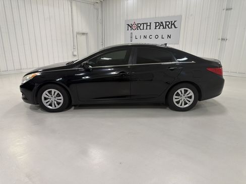 Used 2012 Hyundai Sonata GLS FWD image 2