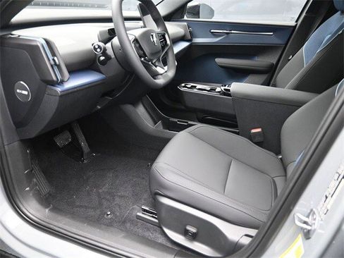 New 2025 Volvo EX30 Ultra w/ Climate Package image 18