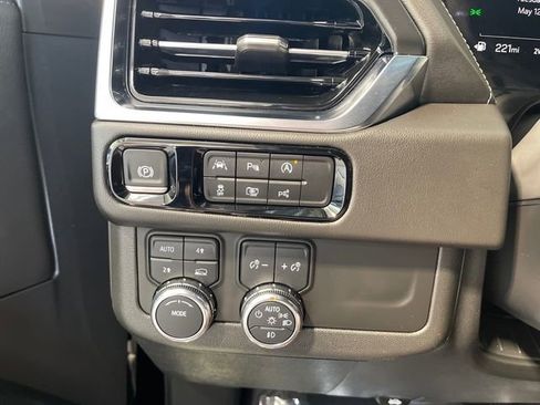 Used 2025 GMC Yukon XL Denali AWD/4WD image 14