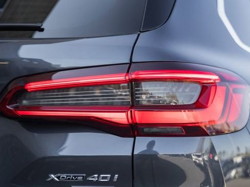 Used 2019 BMW X5 xDrive40i w/ Premium Package 2 image 8